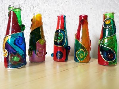 bunte Glasfläschchen
